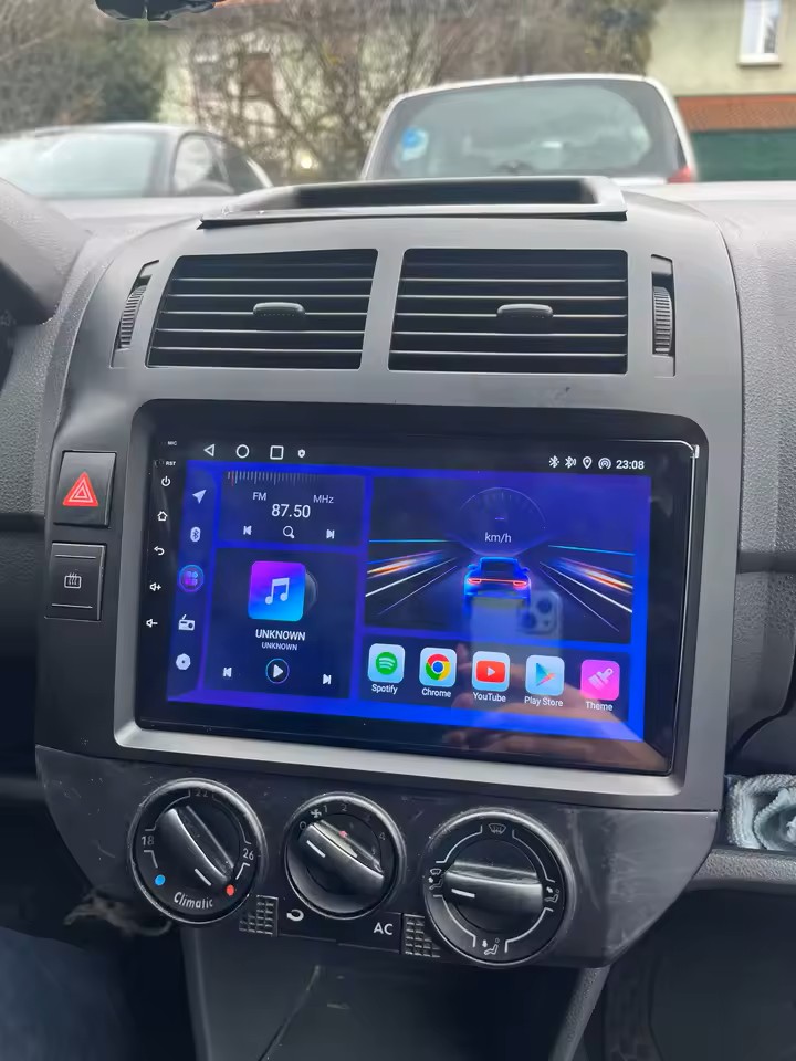 Écran installé dans Volkswagen Polo V